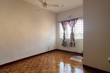 Lili Apartmrnt @ Bukit Subang