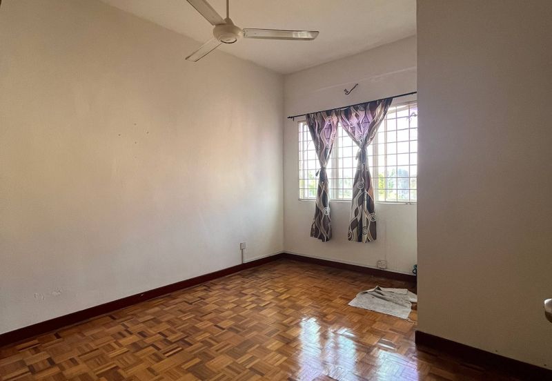 Lili Apartmrnt @ Bukit Subang