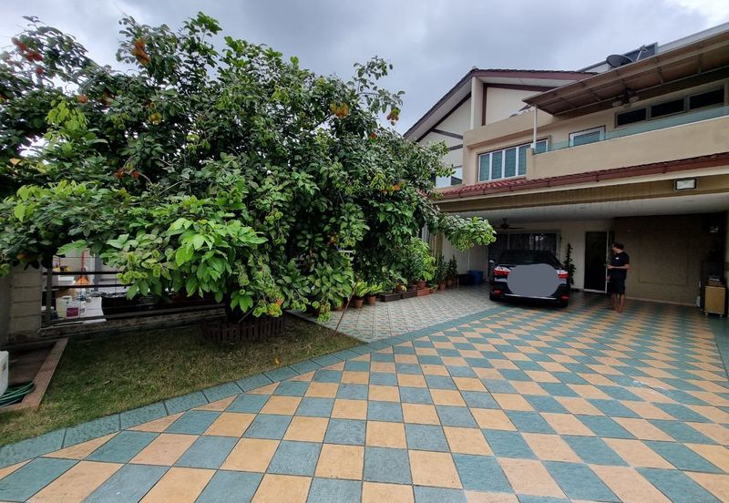 Porch Fit 4 Cars & Renovated Double Storey Pjs 7 For Sale 