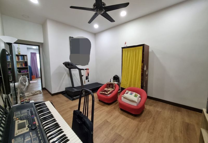 Porch Fit 4 Cars & Renovated Double Storey Pjs 7 For Sale 