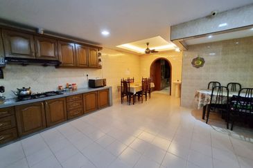 Porch Fit 4 Cars & Renovated Double Storey Pjs 7 For Sale 