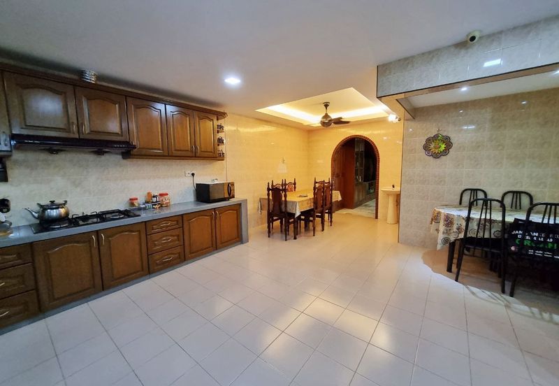 Porch Fit 4 Cars & Renovated Double Storey Pjs 7 For Sale 