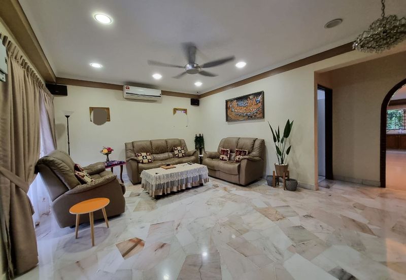 Porch Fit 4 Cars & Renovated Double Storey Pjs 7 For Sale 