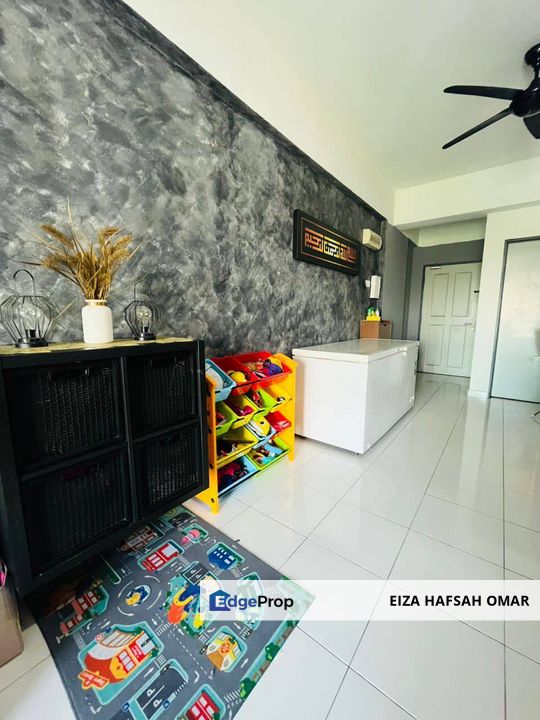 Facing Lake & Sunset View Apartment Semi Furnished For Sale , Selangor, Shah Alam