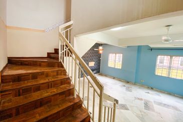 End Lot Double Storey Renovated Fasa 2 For Sale 