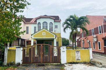 End Lot Double Storey Renovated Fasa 2 For Sale 