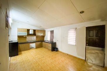 End Lot Double Storey Renovated Fasa 2 For Sale 