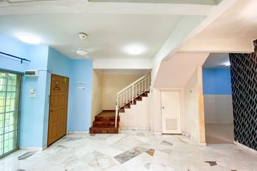 End Lot Double Storey Renovated Fasa 2 For Sale 