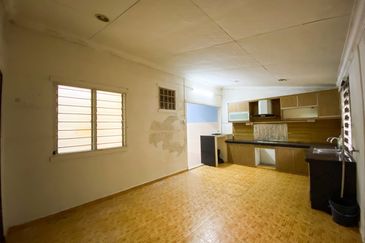 End Lot Double Storey Renovated Fasa 2 For Sale 