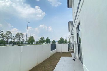 Dekat Surau End Lot Graham Type B Eco Grandeur For Sale 