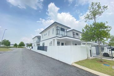 Dekat Surau End Lot Graham Type B Eco Grandeur For Sale 