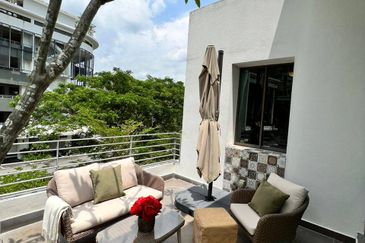 Lake Point Residence