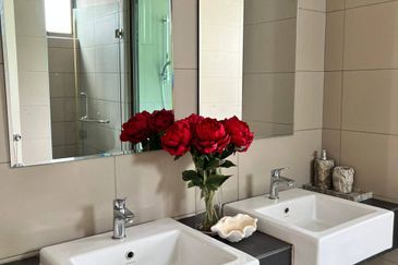 Lake Point Residence