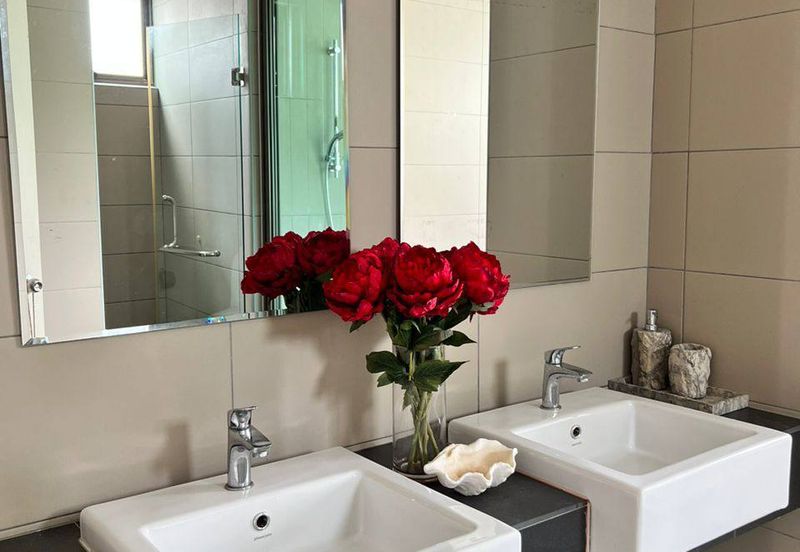 Lake Point Residence