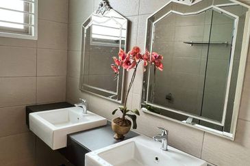 Lake Point Residence