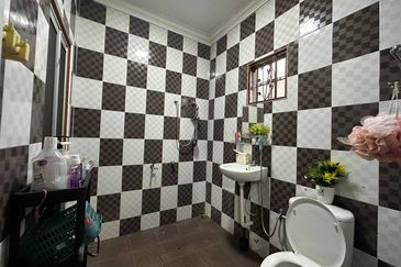 JALAN SP 7/4 BANDAR SAUJANA PUTRA