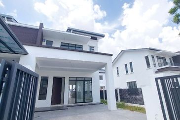 Extra Land End Lot Double Storey Type B Myra Alam