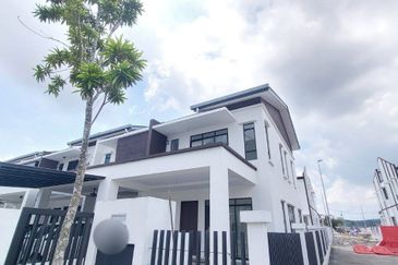 Extra Land End Lot Double Storey Type B Myra Alam