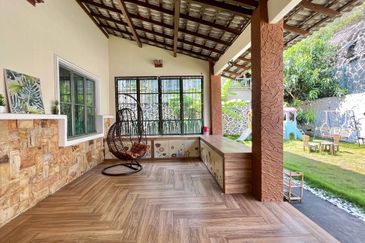 Puncak Pinggiran Putra