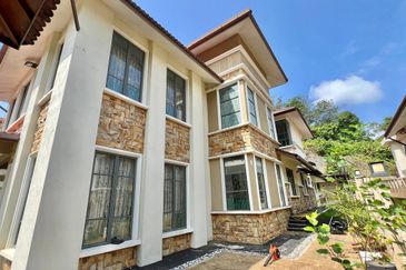 Puncak Pinggiran Putra