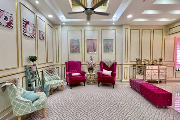 Puncak Pinggiran Putra