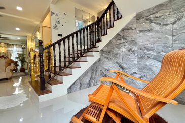 Puncak Pinggiran Putra