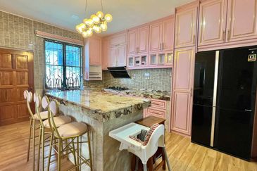 Puncak Pinggiran Putra