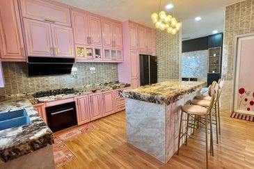 Puncak Pinggiran Putra