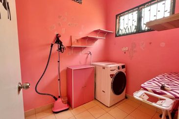 Puncak Pinggiran Putra