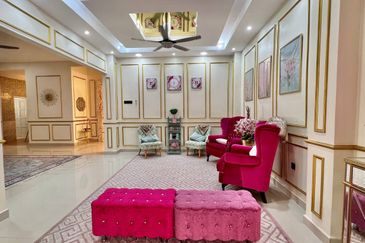 Puncak Pinggiran Putra