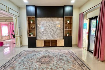 Puncak Pinggiran Putra