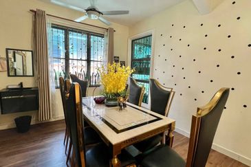 Puncak Pinggiran Putra