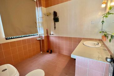 Puncak Pinggiran Putra