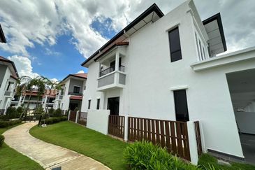 Reef Of Tropics, Setia Eco Glades