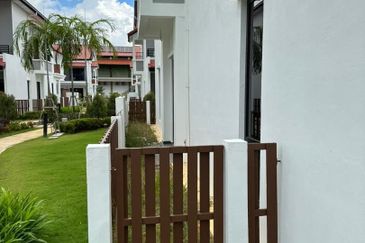 Reef Of Tropics, Setia Eco Glades