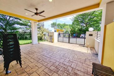 Corner Lot Facing Open 3 Storey For Sale 