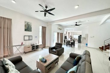 MYDiva, Perdana Lakeview East