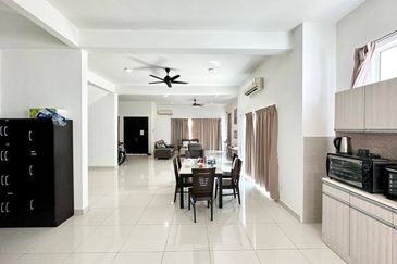 MYDiva, Perdana Lakeview East