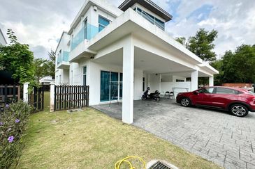 MYDiva, Perdana Lakeview East