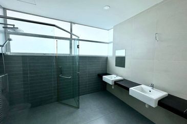 MYDiva, Perdana Lakeview East