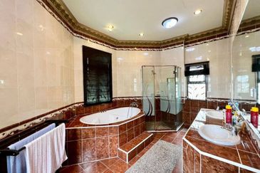 Jalan Warisan Setia 5/9