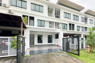 Caffra (Erythrina Series), Setia Alam