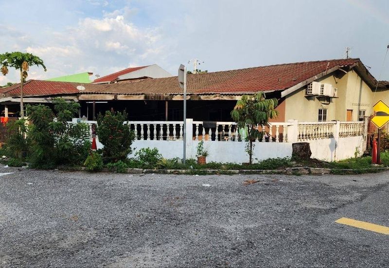 Corner Lot Single Storey Terrace House Seksyen 24, Shah Alam
