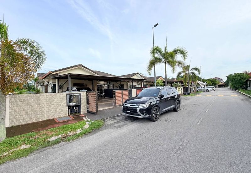 Semi-D Single Storey House, Taman Meru Harapan, Jalan Durian Belanda, Meru, Klang.