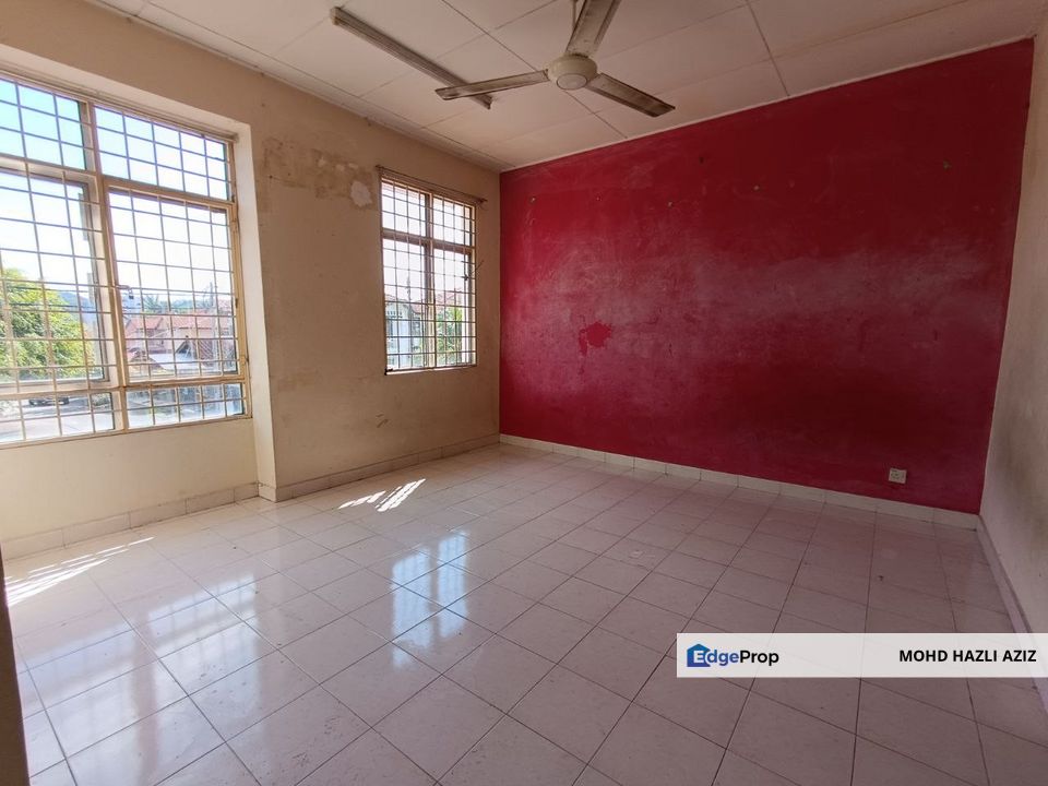 Highly Nego Double Storey Taman Ixora Bandar Baru Salak Tinggi, Selangor, Sepang