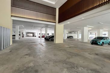 Brand New Residensi Mutiara Kajang 2 ( 2 Lot Parking )