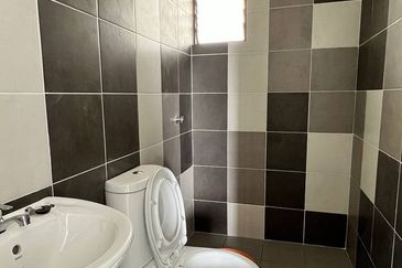 Brand New Residensi Mutiara Kajang 2 ( 2 Lot Parking )