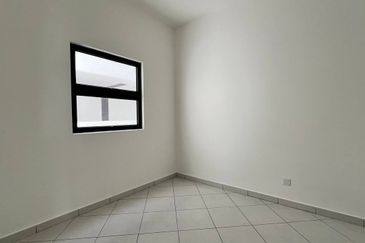 Brand New Residensi Mutiara Kajang 2 ( 2 Lot Parking )