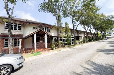 Perdana Lakeview East