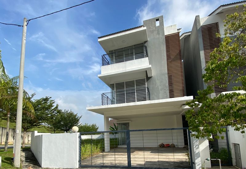 Emerald Garden, Kota Emerald